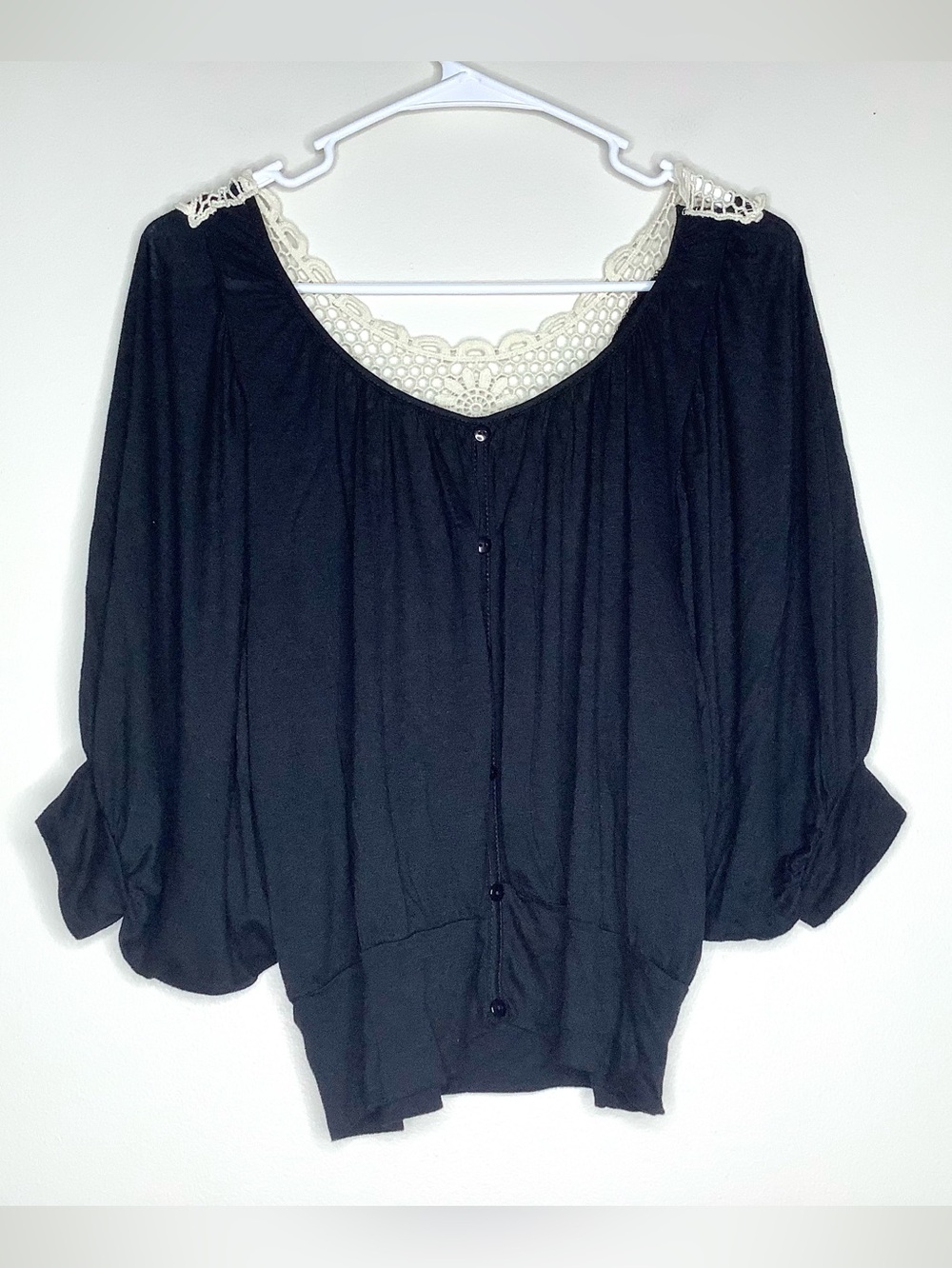 < Love Notes Black Blouse With Cream Crochet Back Panel Size Medium > - Picture 4 of 7
